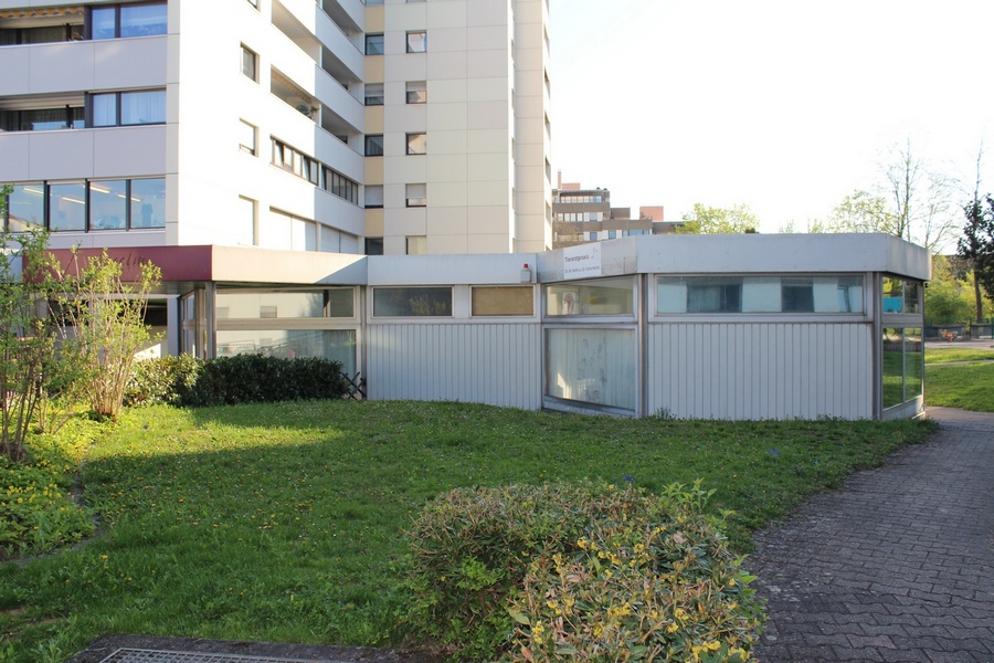 ansicht der Praxis von der strasse aus