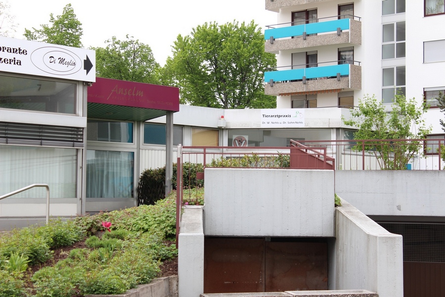 erste ansicht der Praxis von der strasse aus